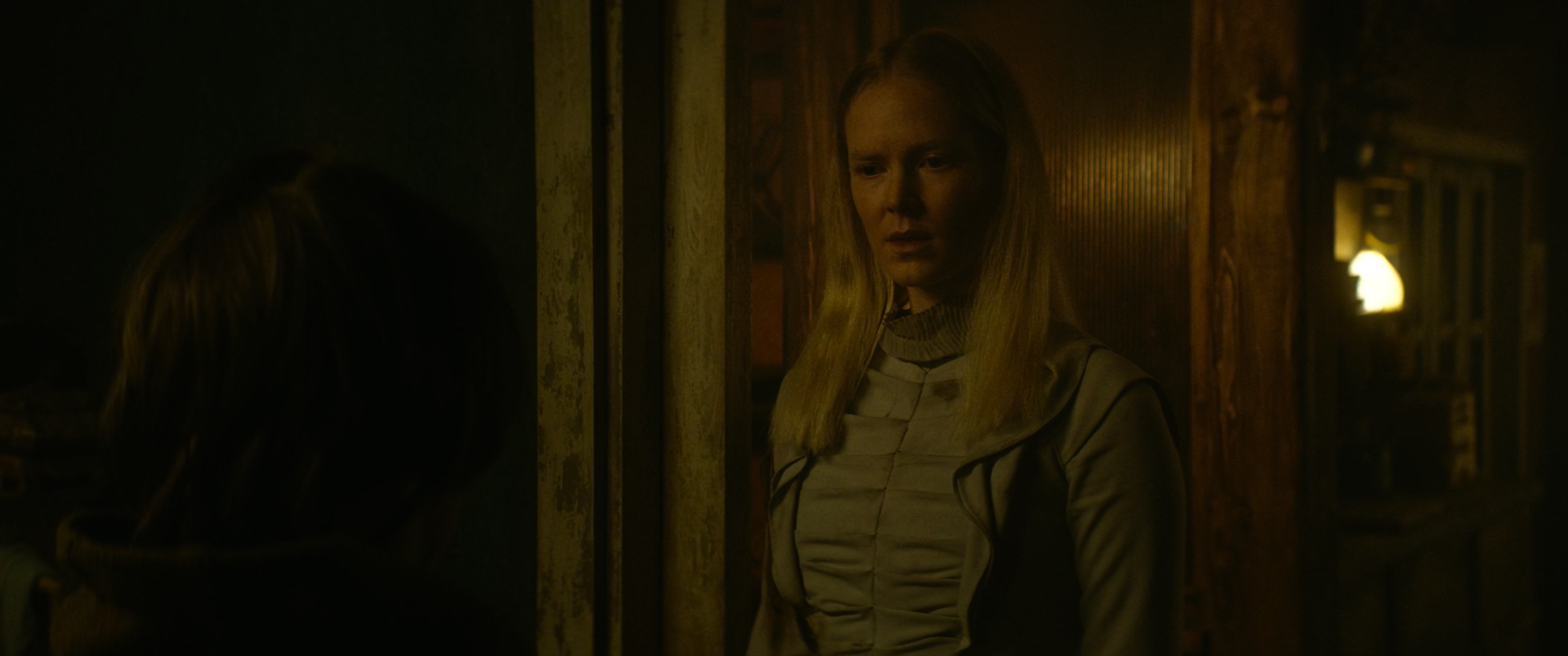 Vesper.2022.2160p.UHD.BluRay.x265.10bit.HDR.DTS-HD.MA.7.1-RARBG.mkv_20260929_184913.146.jpg